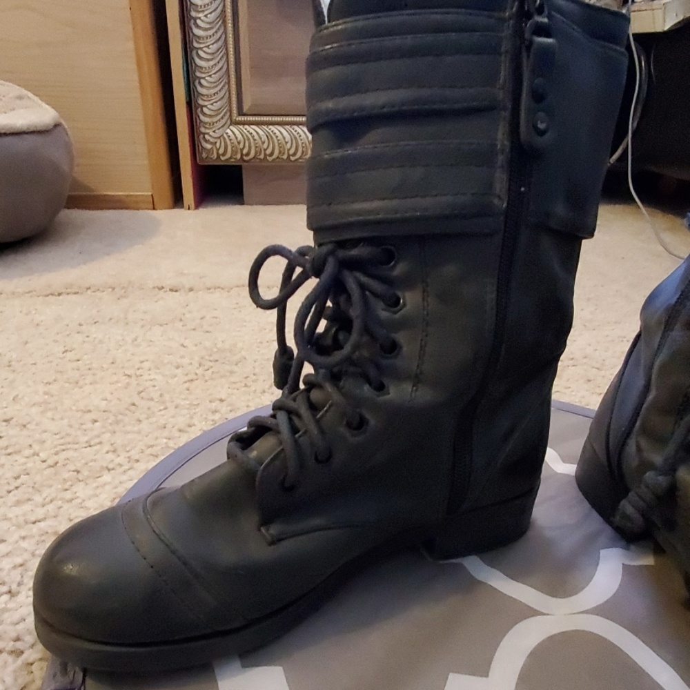 Boots - Picture 2 of 8